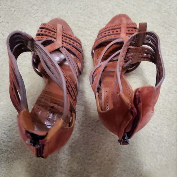 Brown - Picture 5 of 9